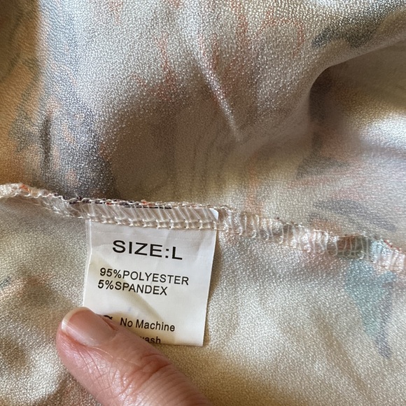 Cute Twist front blouse - Picture 6 of 7